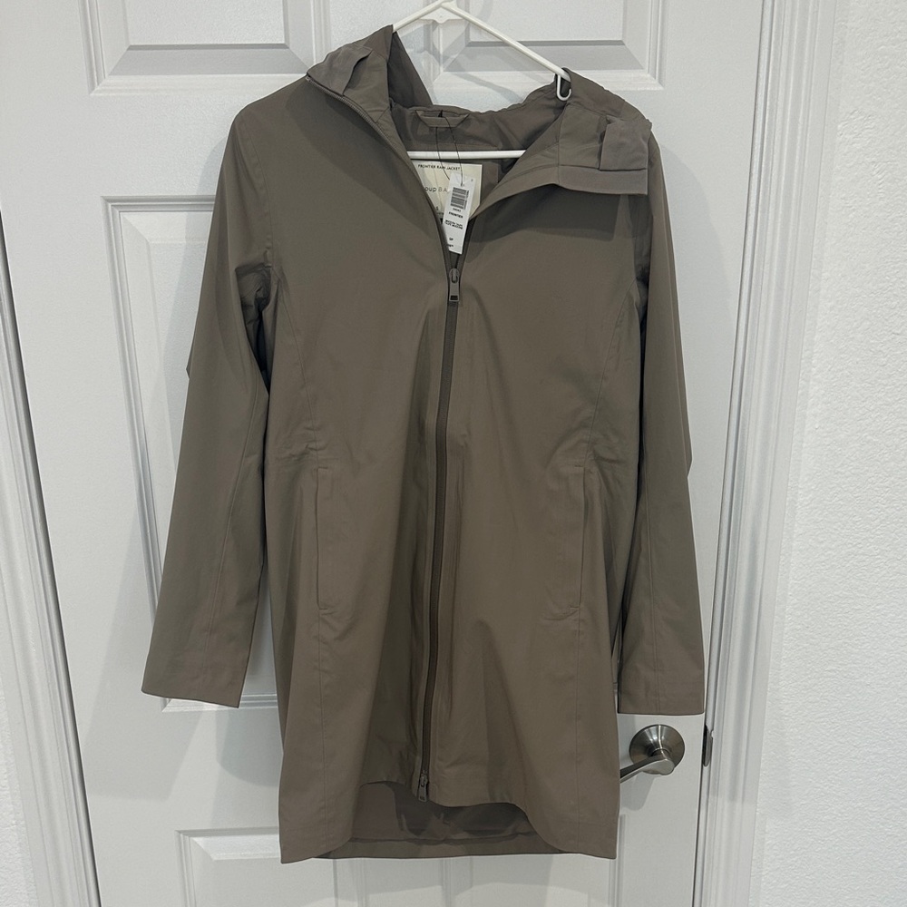 Aritzia Babaton Frontier Rain Jacket Taupe Hooded waterproof Coat